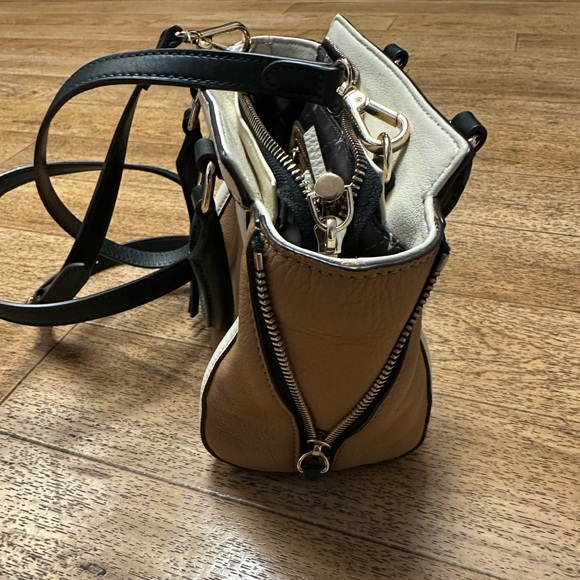 🆕Vince Camuto Siena leather bag - Picture 3 of 13